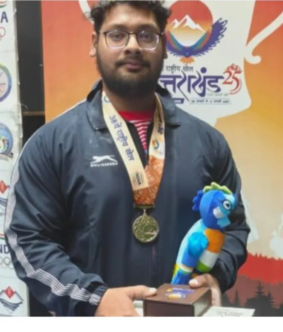 वेटलिफ्टंग में टनकपुर के विवेक पांडेय ने जीता कांस्य 
