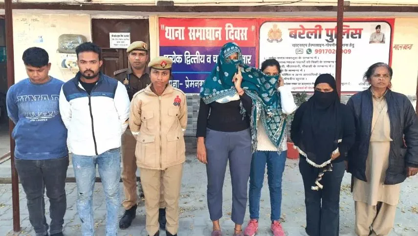 Bareilly: स्पा सेंटर की हैरान करने वाली सच्चाई! नौकरी के बहाने लड़कियों से कराया गंदा काम, आवाज आने पर...