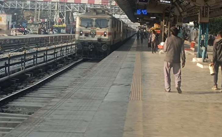 बरेली: जंक्शन के प्लेटफार्म एक से दोबारा शुरू ट्रेनों का संचालन