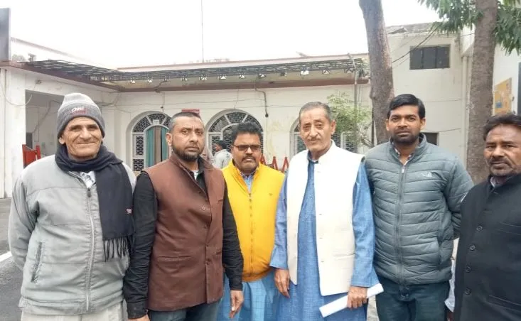 मुरादाबाद: कांग्रेस कार्यालय को गिराने की साजिश करने वाले के खिलाफ कारवाई की मांग, सौंपा ज्ञापन