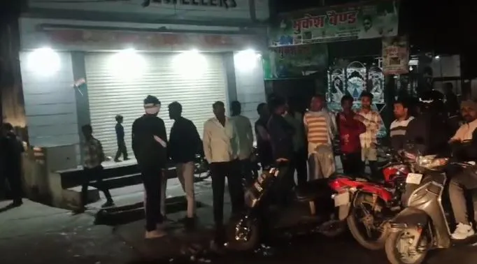 Bareilly: पूर्व सांसद के फुफेरे भाई पर जानलेवा हमला, बांके से किए ताबड़तोड़ वार