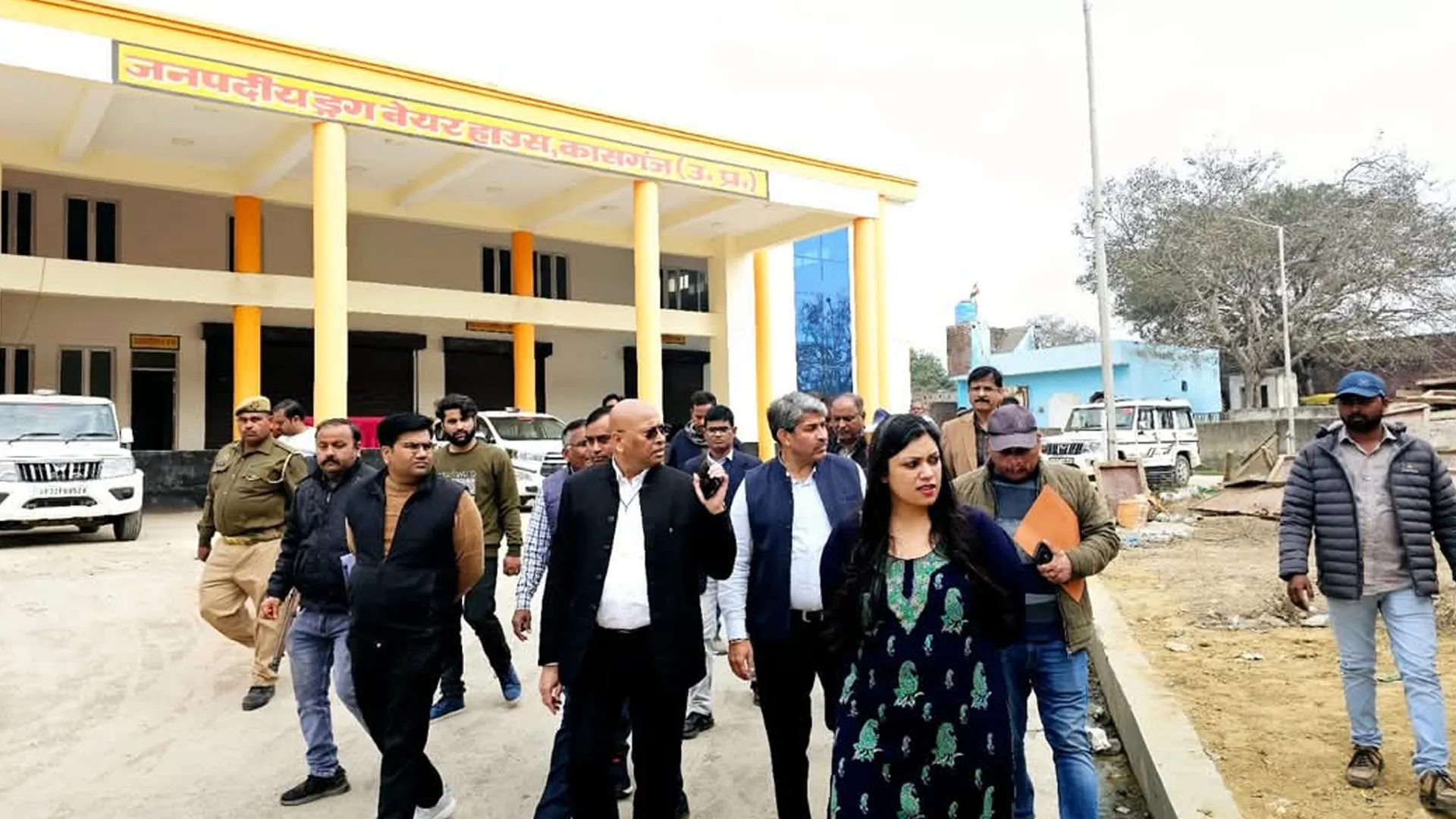कासगंज : बाउंड्रीवाल, मैन गेट और डिजिटल टॉयलेट शीघ्र बनवाने के निर्देश –जिलाधिकारी