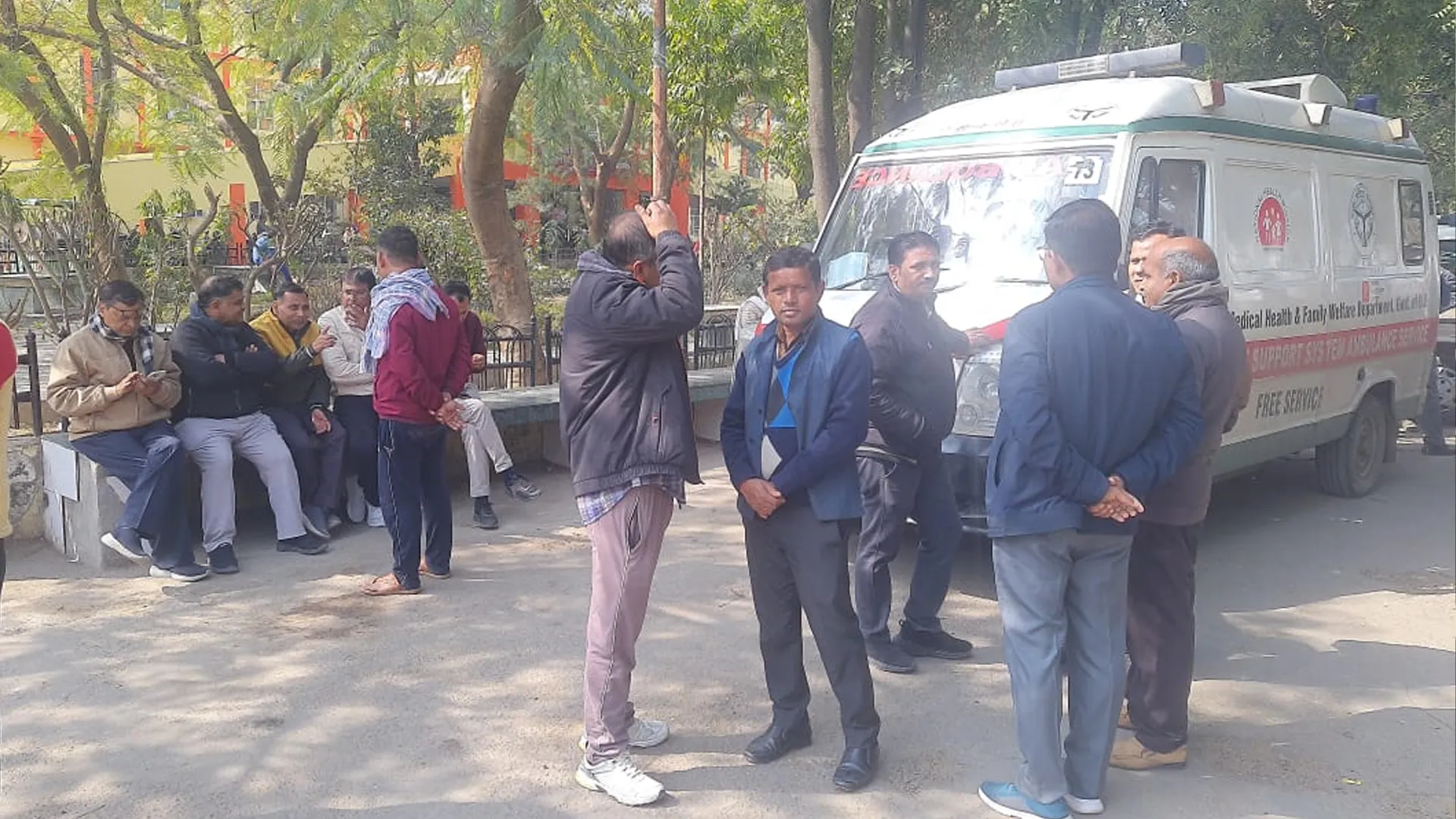 रामपुर : संदिग्ध परिस्थितियों में आम के पेड़ पर लटका मिला छात्रा का शव