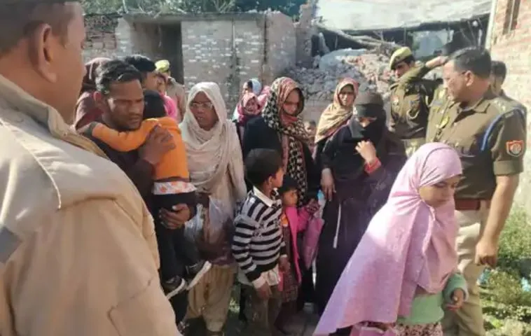 गौसगंज बवाल: मुस्लिम परिवारों ने अनहोनी के डर से किया पलायन...दर-दर भटके, अब पुलिस ने गांव में दोबारा बसाया
