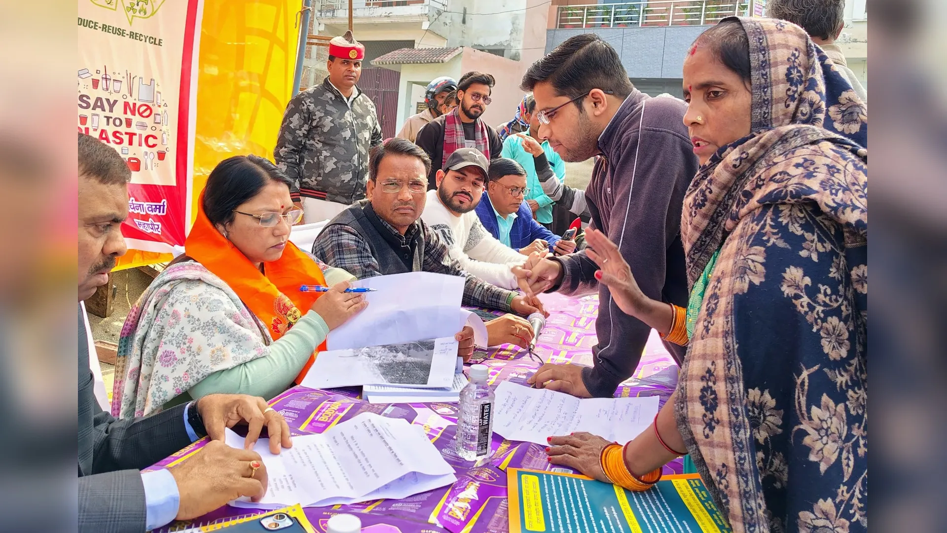 शाहजहांपुर: आपके द्वार महापौर...वार्ड की हालत देखकर मेयर दंग, ऐसे तो बीमार हो जाएंगे बच्चे!