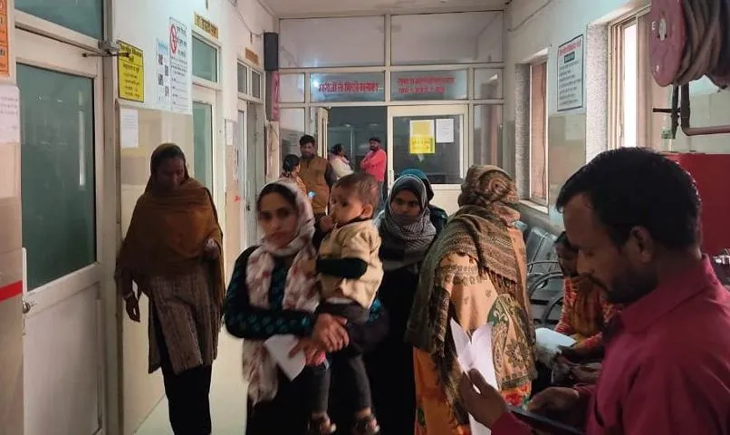 बरेली: अल्ट्रासाउंड जांच के लिए अगले दो दिन की तारीख देने पर भड़के मरीज, स्टाफ से नोकझोंक