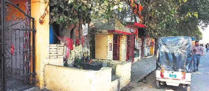 Bareilly: कैसै हो सड़क चौड़ी? बीच में आए 15 धर्मस्थल...कई लोगों का हटेगा निजी अतिक्रमण