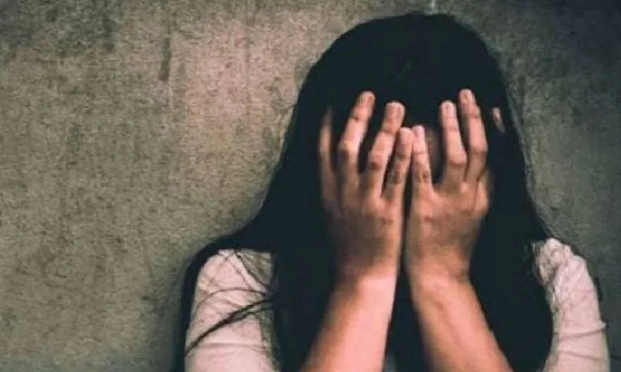 लखीमपुर खीरी: वीडियो कॉल और अश्लील मैसेज कर शोहदे किशोरी को कर रहे परेशान, कार्रवाई की मांग