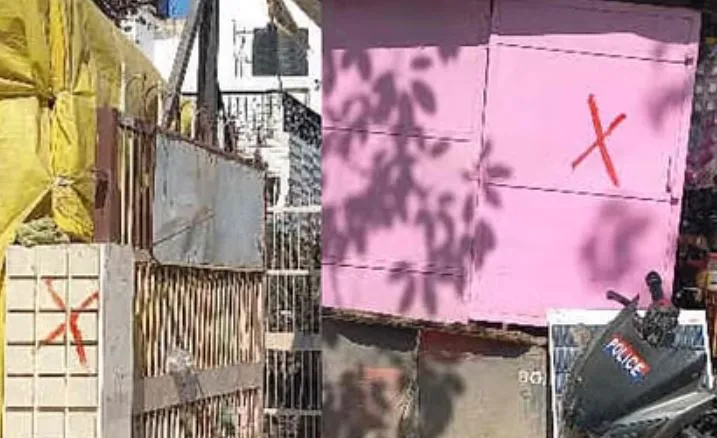 Bareilly: दीवारों पर लगाए गए लाल निशान, अब तोड़ने की तैयारी शुरू...लोगों में बेचैनी का माहौल