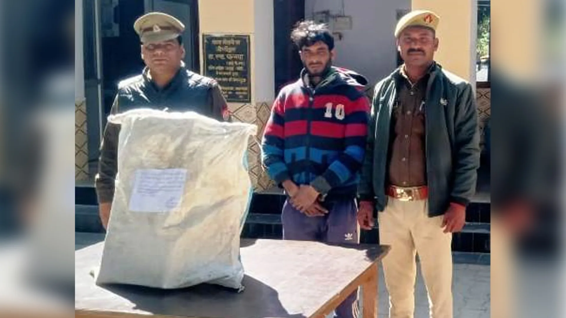 लखीमपुर खीरी : सूने मकान में घुसकर किया हजारों का सामान चोरी, लेकिन धरा गया युवक