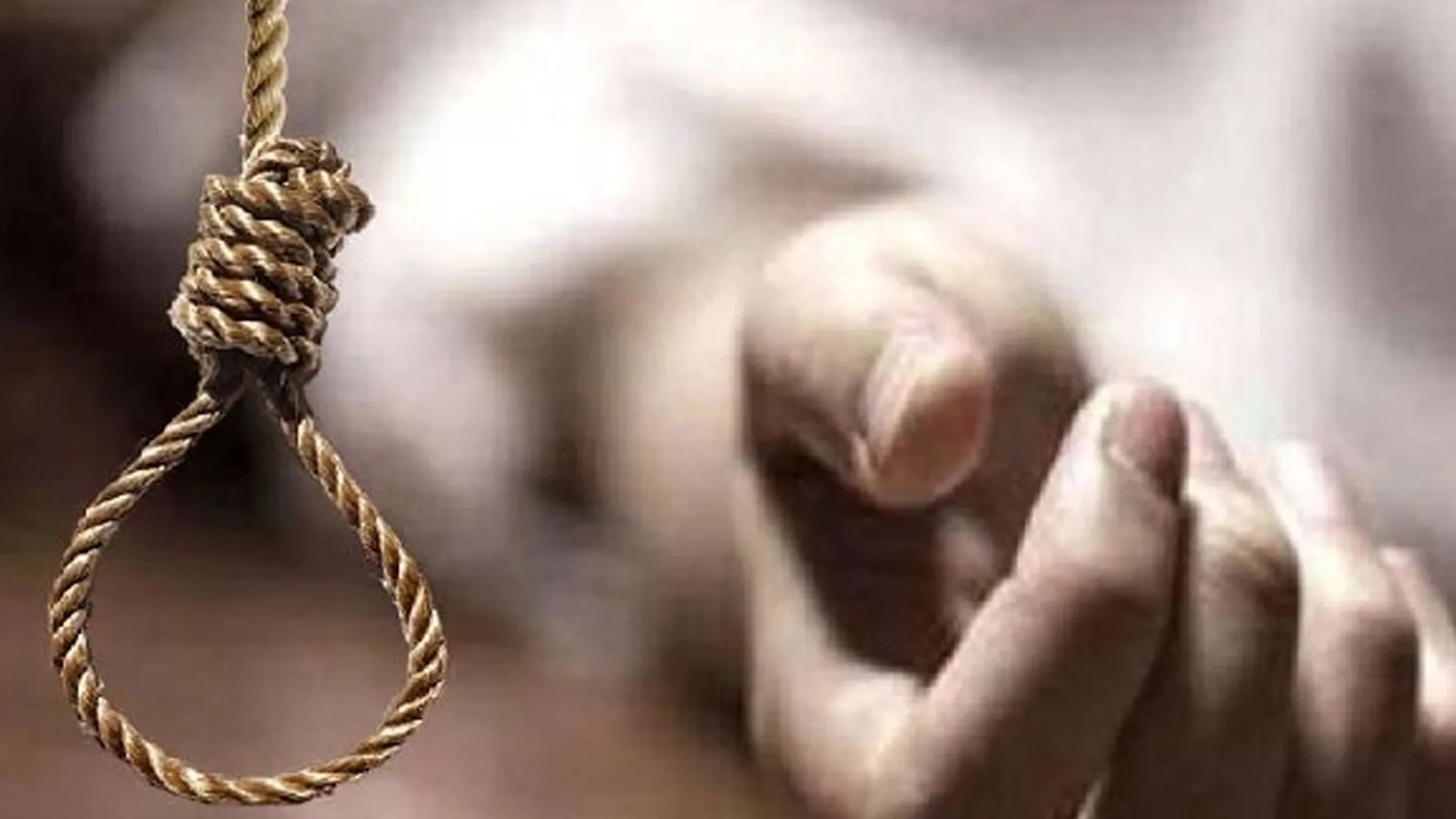बदायूं: फंदे पर मिला महिला का शव, मायका पक्ष ने लगाया हत्या का आरोप