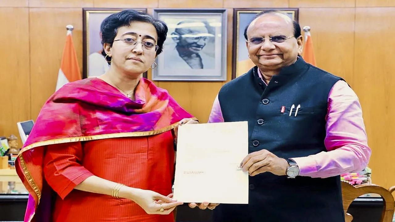  Delhi: दिल्ली की मुख्यमंत्री आतिशी ने उपराज्यपाल को सौंपा अपना इस्तीफा 