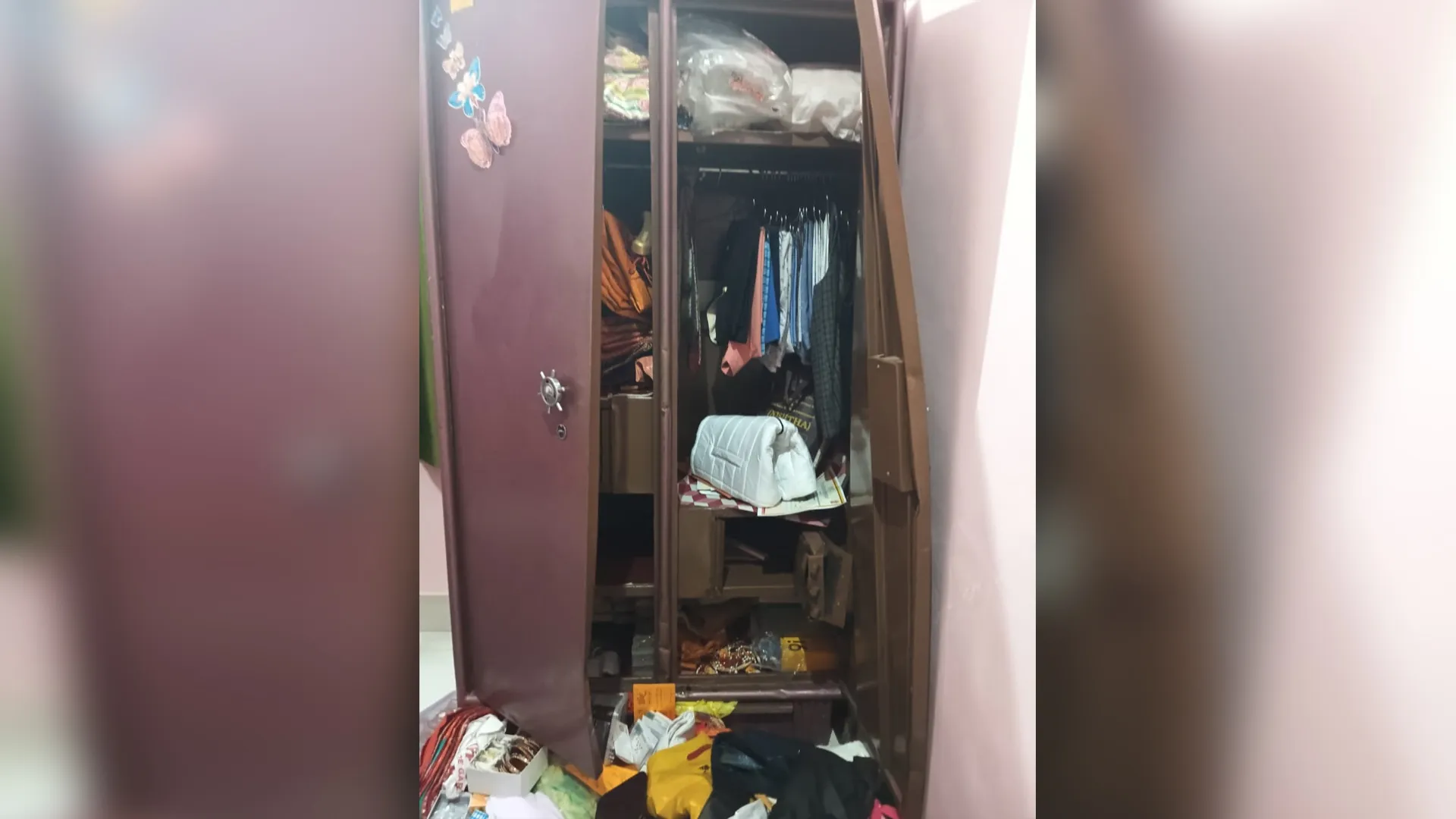 कासगंज: शादी में गया था परिवार, चोरों ने दो घरों से कर दिया 10 लाख का माल साफ