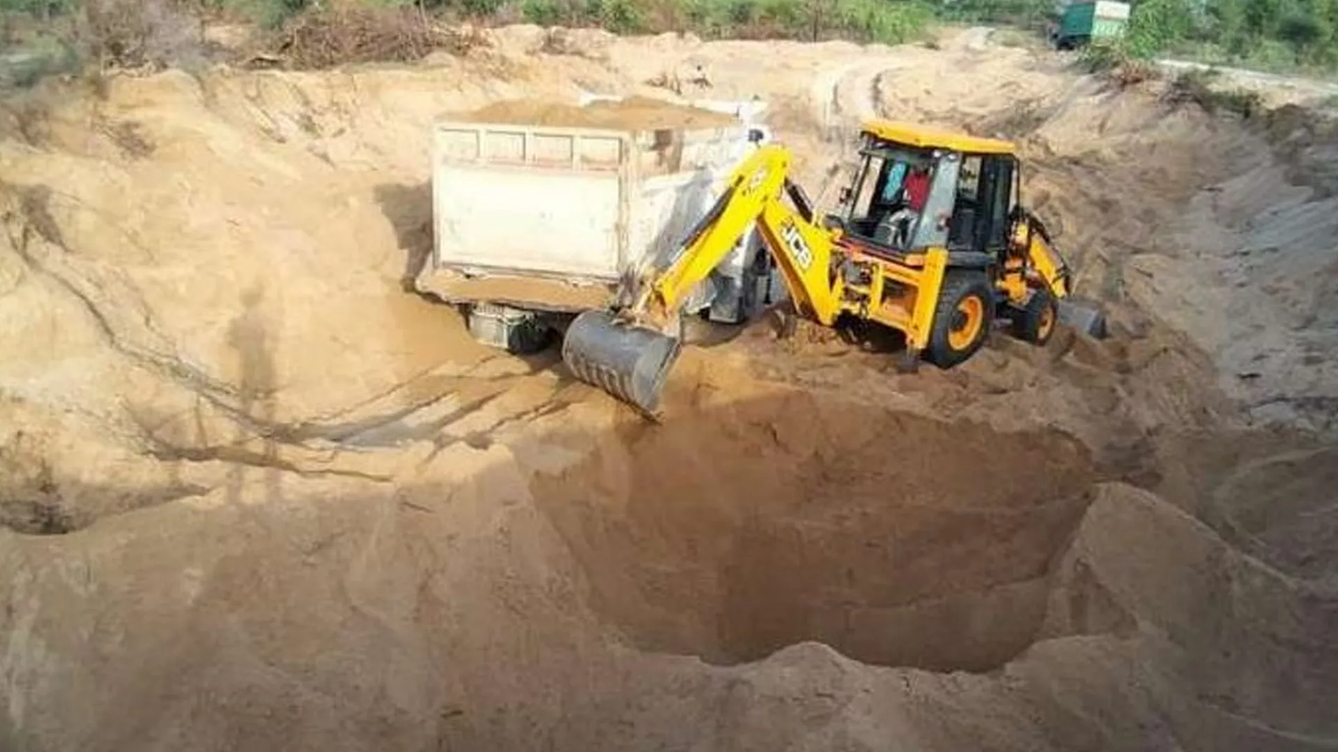 लखीमपुर खीरी: शारदा नदी किनारे अतरिया में खनन पट्टा निरस्त, जांच समिति की रिपोर्ट पर डीएम की कार्रवाई