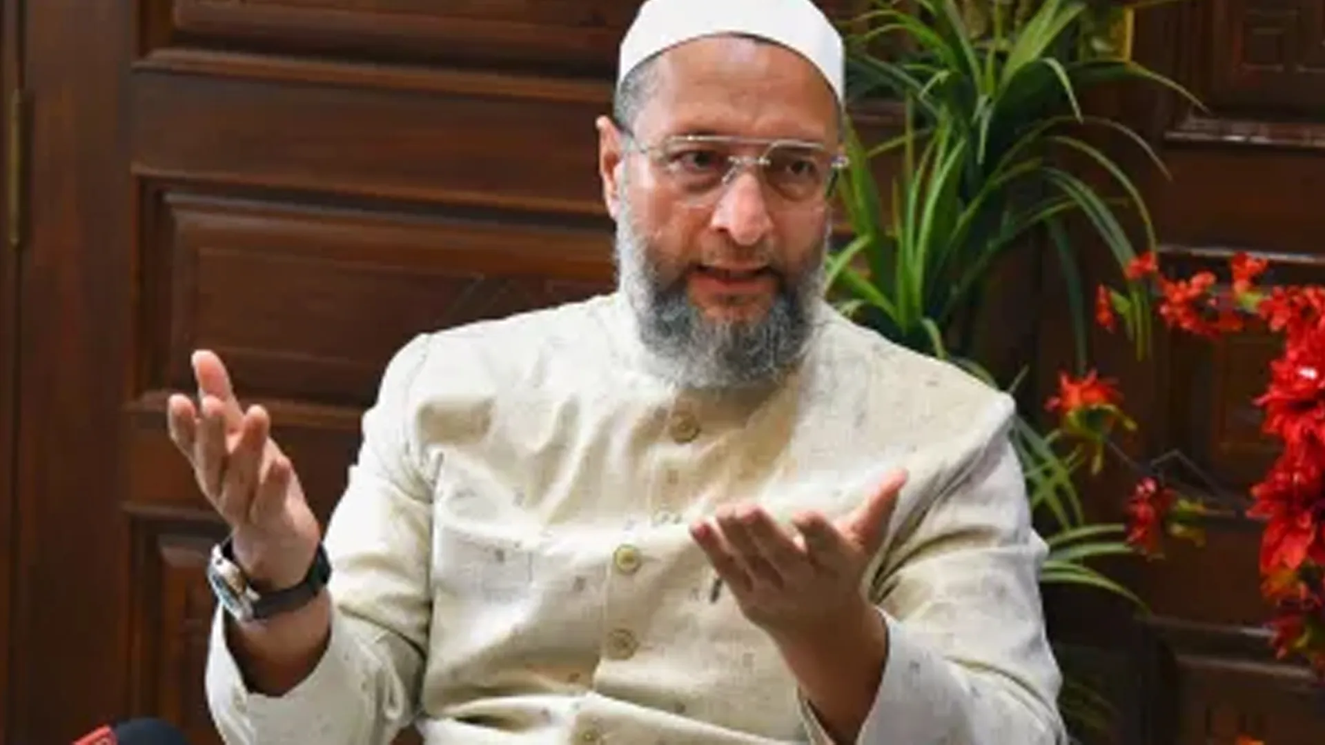 संभल छोड़ रहे मुसलमान...डर और जुल्म के महौल ने किया मजबूर: ओवैसी