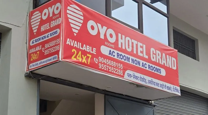 पीलीभीत: रोडवेज के नजदीक ओयो पर छापा, युवक-युवती को पकड़ा...पुलिस ने बुलाए परिजन 