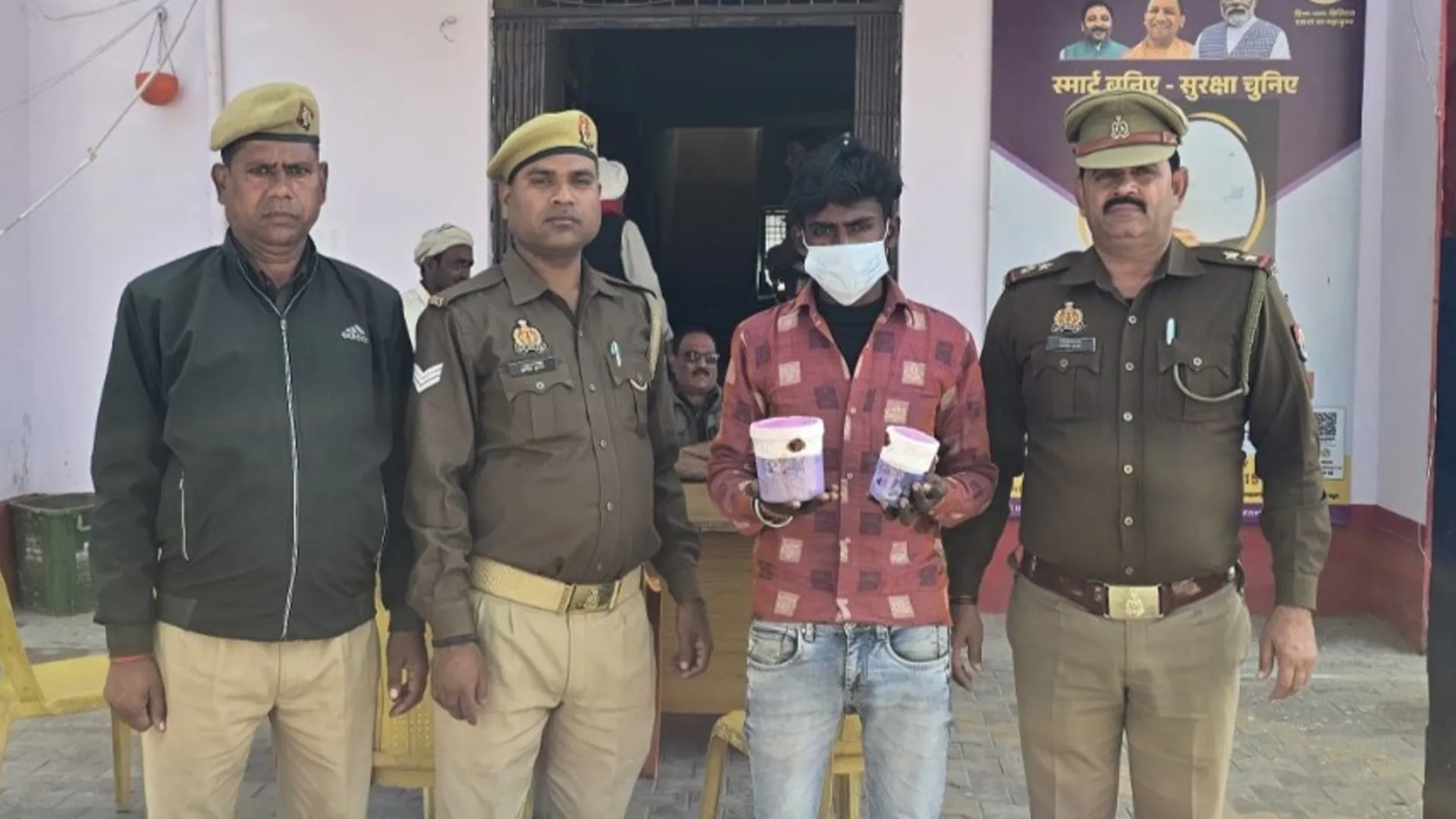 बदायूं : स्मैक और अफीम के साथ तस्करी का आरोपी गिरफ्तार