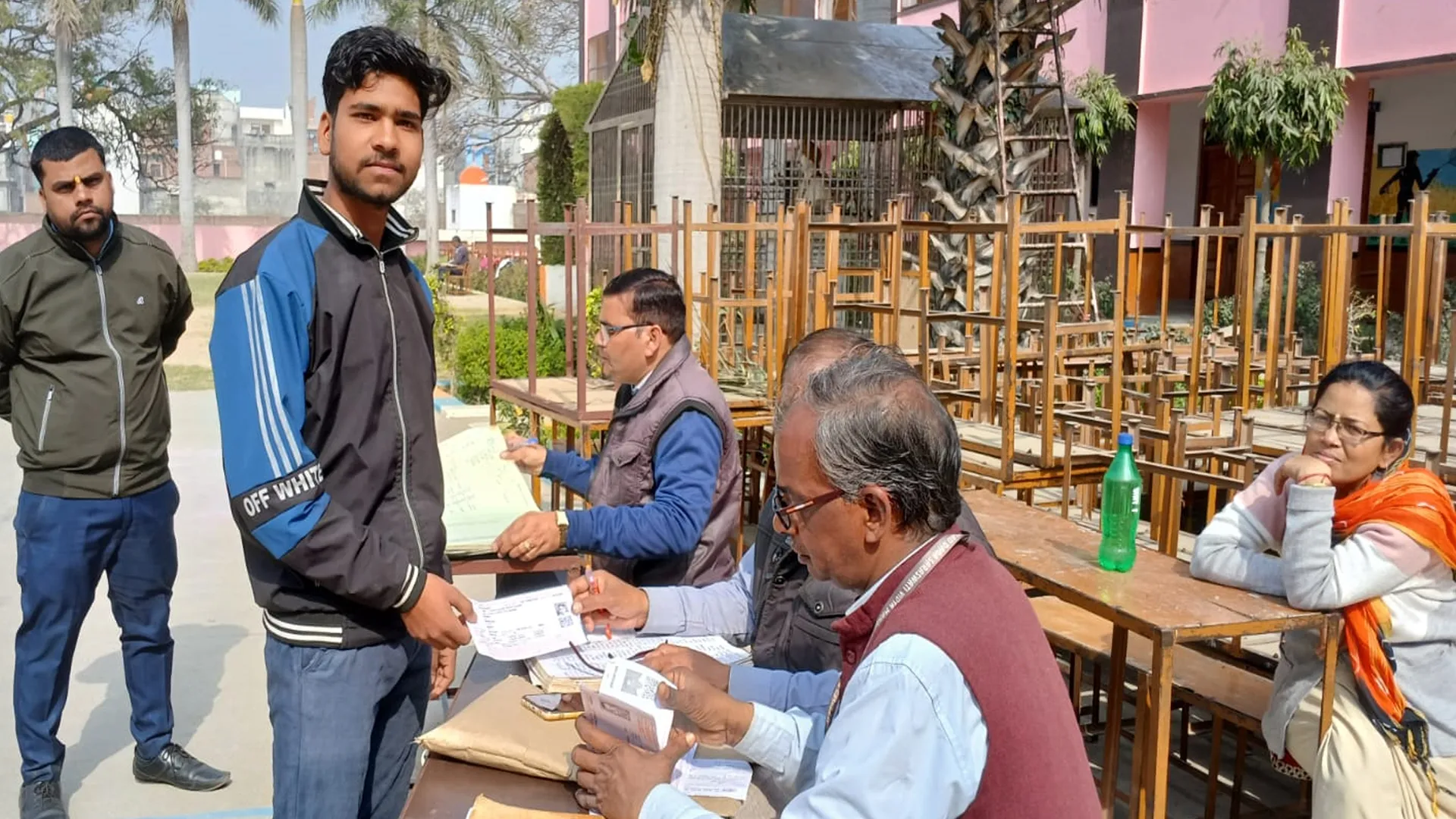 कासगंज: इम्तिहान की घड़ी...सोमवार से यूपी बोर्ड की परीक्षाएं, परीक्षार्थियों ने जाना सीटिंग प्लान