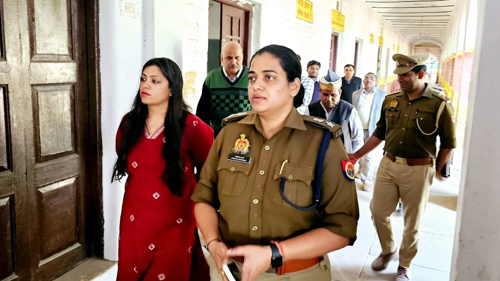कासगंज: डीएम व एसपी ने निरीक्षण कर दिए परीक्षा केंद्रों पर लगाम कसने के निर्देश