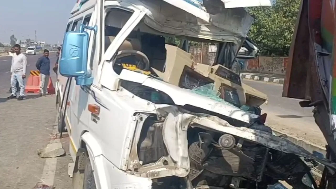 कानपुर के महाराजपुर में खड़े ट्रक में घुसी मिनी बस; छह घायल, प्रयागराज में Mahakumbh स्नान के लिए जा रहे थे...