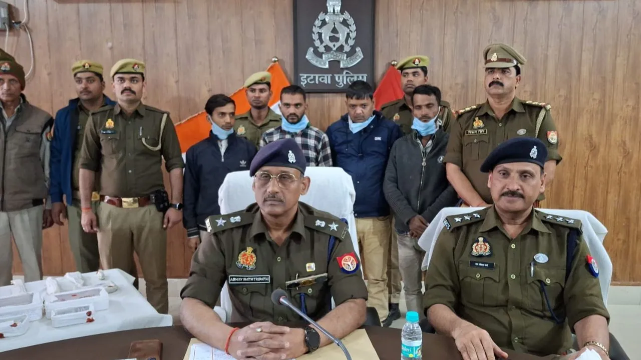 इटावा में चोरी के माल का बंटवारा करने वाले चार शातिर गिरफ्तार: इन वारदातों का हुआ खुलासा