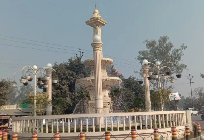 अमरोहा : नगरपालिका की ईओ दीपिका शुक्ला को हटाकर एसडीएम को सौंपा चार्ज, नगर निकाय निदेशालय से किया अटैच 