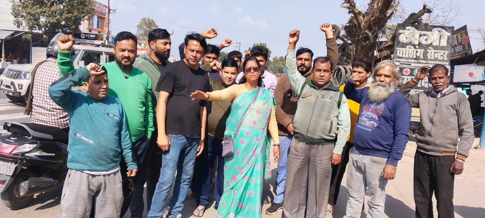 हल्द्वानीः रामपुर रोड के कट खोलो, बच्चे हो रहे परेशान 