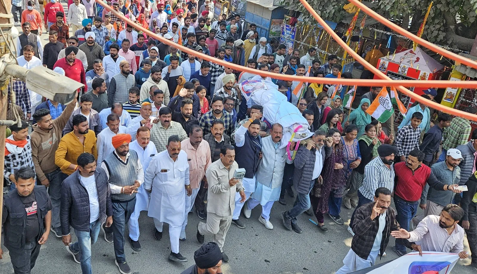 किच्छा में निकाली प्रीपेड मीटर की शव यात्रा