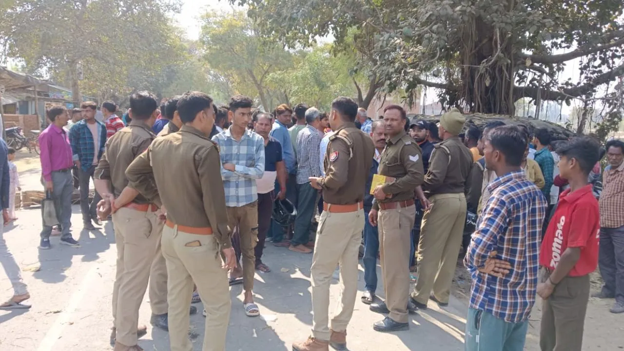 कानपुर में बस ने बच्चे को मारी टक्कर...मौत; गुस्साये ग्रामीणों ने किया हंगामा, मुंडन संस्कार में शामिल होने जा रहे थे