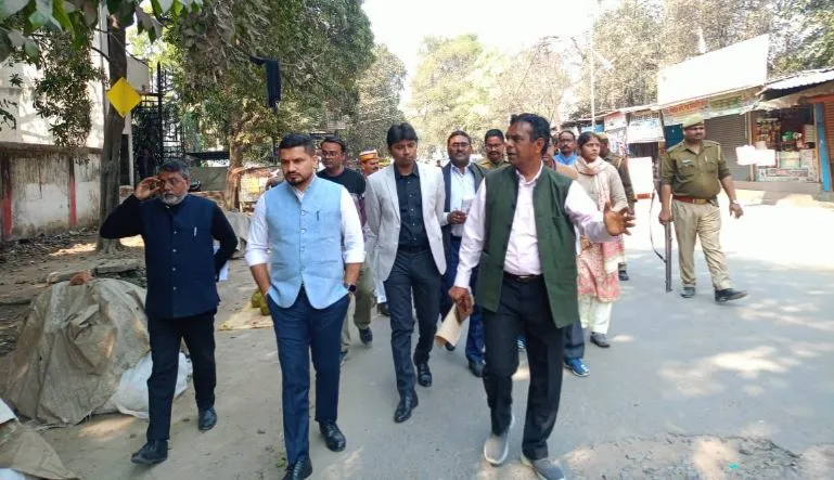 बाराबंकी: अतिक्रमण पर डीएम सख्त, दुकानदारों को दी चेतावनी