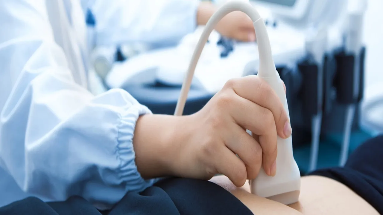 बहराइच: आखिर किस रिपोर्ट पर सावित्री करें विश्वास! सवालों के घेरे में अल्ट्रासाउंड केंद्र, दहशत में मरीज, जानें पूरा मामला