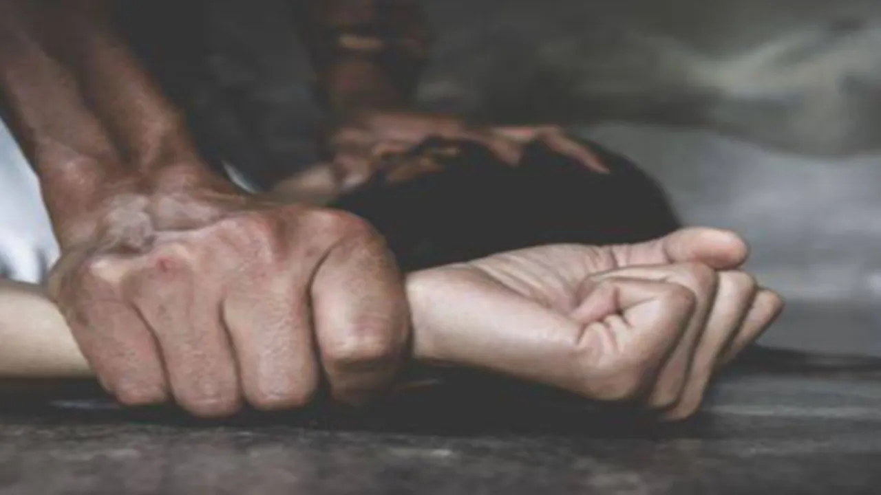 जीजा ने साथियों संग मिलकर किया गैंगरेप, फिर गलाघोंट कर युवती को उतारा मौत के घाट, जला दिया शव