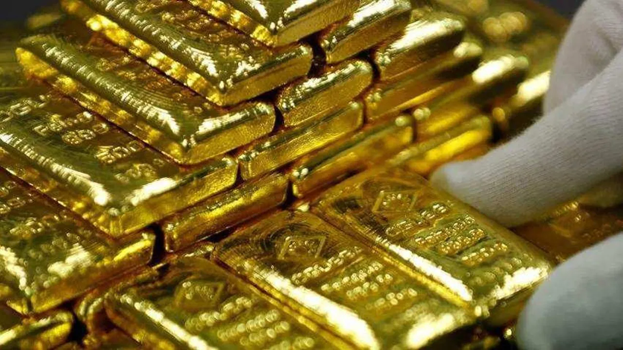 Gold Price Today: सोने की बढ़ी चमक, चांदी भी चमकी, जानिए आज का रेट 