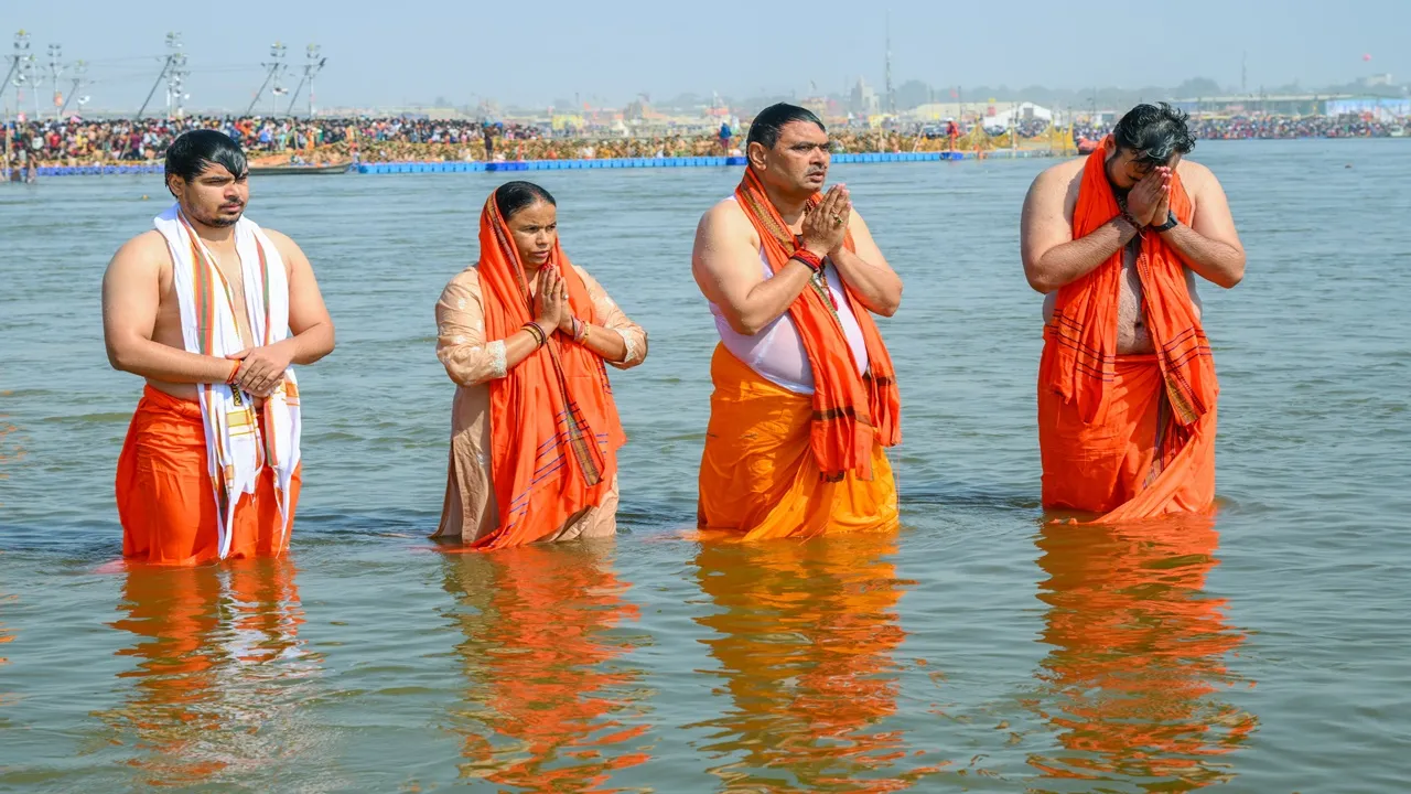 महाकुंभ में सीएम भजनलाल शर्मा की अध्यक्षता में हुई राजस्थान मंत्रिपरिषद की बैठक, पुजारियों को मिली बड़ी सौगात 