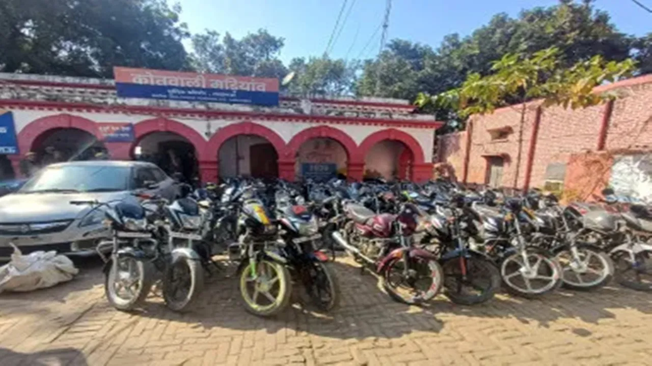लखनऊ पुलिस ने वाहन चोर गिरोह के चार सदस्यों को किया गिरफ्तार, 43 बाइक बरामद