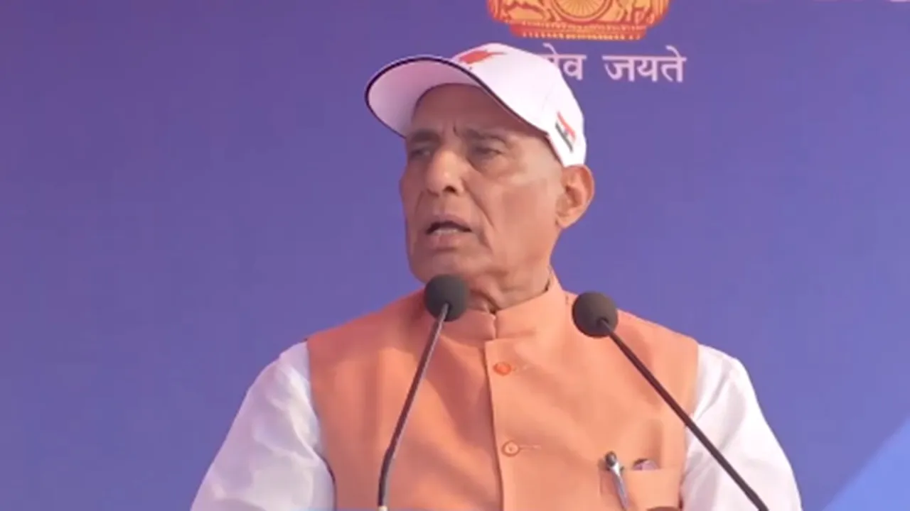 Aero India: एशिया की सबसे बड़ी एयरोस्पेस तथा रक्षा प्रदर्शनी ‘एयरो इंडिया’ बेंगलुरु में शुरू ,  रक्षा मंत्री ने किया उद्घाटन