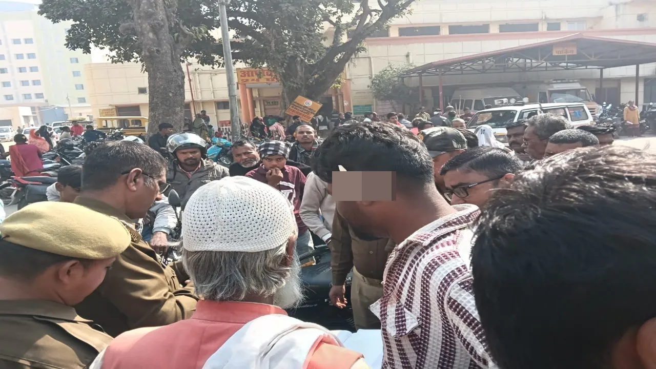 गोंडा: दुकानदार की चाकू मारकर हत्या, बेटा-भतीजा घायल, टिन शेड रखने को लेकर हुई वारदात, इलाके में हड़कंप 