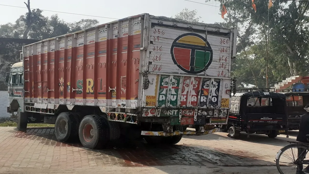 बहराइच: ट्रक की चपेट में आने साइकिल सवार छात्र की मौत, परिजनों में मचा कोहराम, चालक हिरासत में 