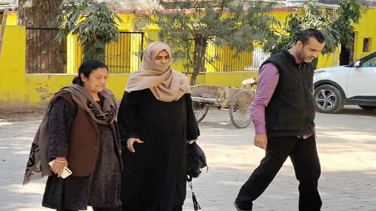 सीतापुर जेल में बंद आजम खान से दो महीने बाद पत्नी तंजीन और बेटे अबीद ने की मुलाकात