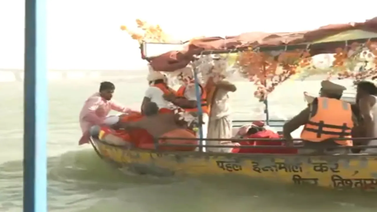 अयोध्या: राम मंदिर के मुख्य पुजारी आचार्य सत्येंद्र दास को दी गई सरयू नदी में 'जल समाधि'