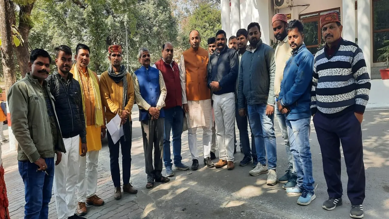 बहराइच: परशुराम सेना ने लापता नाबालिग लड़की को बरामद करने की पुलिस से की मांग, सौंपा ज्ञापन