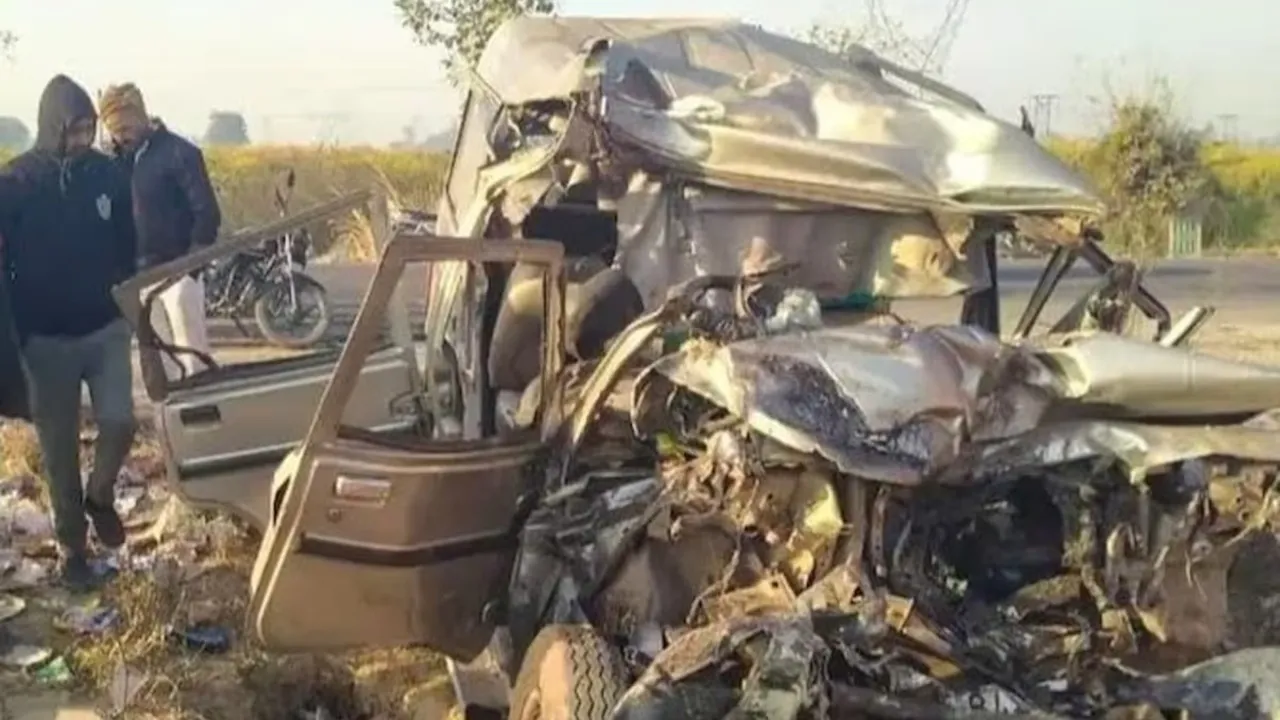 प्रयागराज-मीरजापुर हाईवे पर बस से टकराई महाकुंभ जा रहे श्रद्धालुओं की बोलेरो, 10 लोगों की मौत, 19 घायल