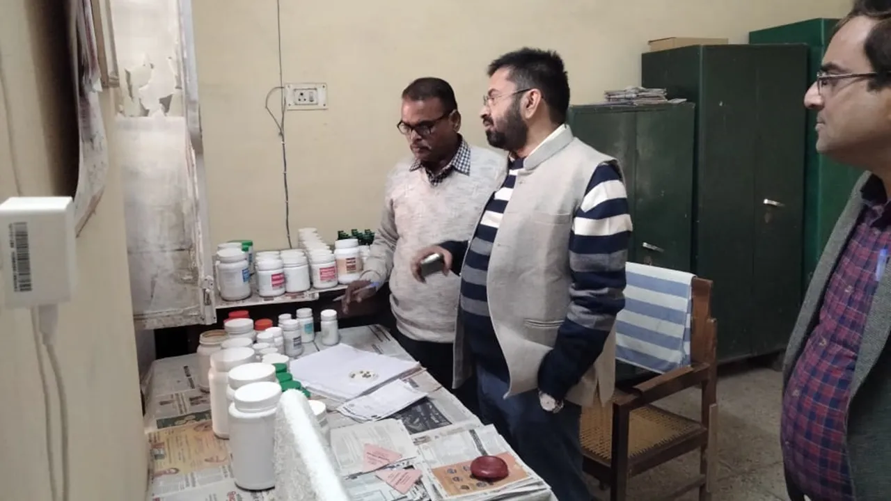 बहराइच: आयुर्वेदिक अस्पतालों का महानिदेशक आयुष ने किया निरीक्षण, आधिकारियों को दिए यह निर्देश