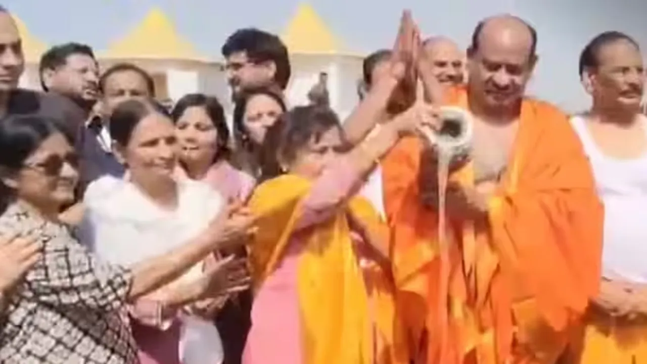  ओम बिरला ने संगम में लगाई डुबकी, कहा- भारत की आध्यात्मिक आस्था का प्रतीक है महाकुंभ 