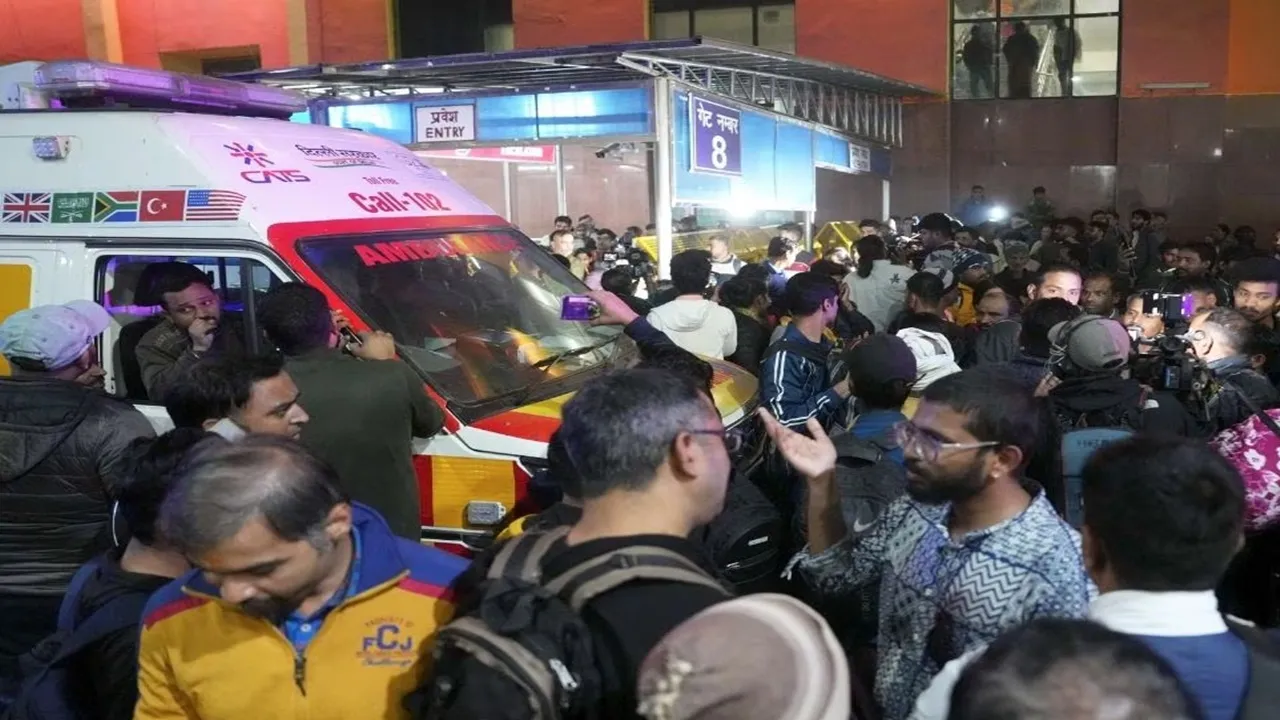 नई दिल्ली रेलवे स्टेशन पर मची भगदड़ में तीन बच्चों समेत 18 लोगों की मौत, 12 से अधिक घायल, राष्ट्रपति और पीएम मोदी ने जताया दुख