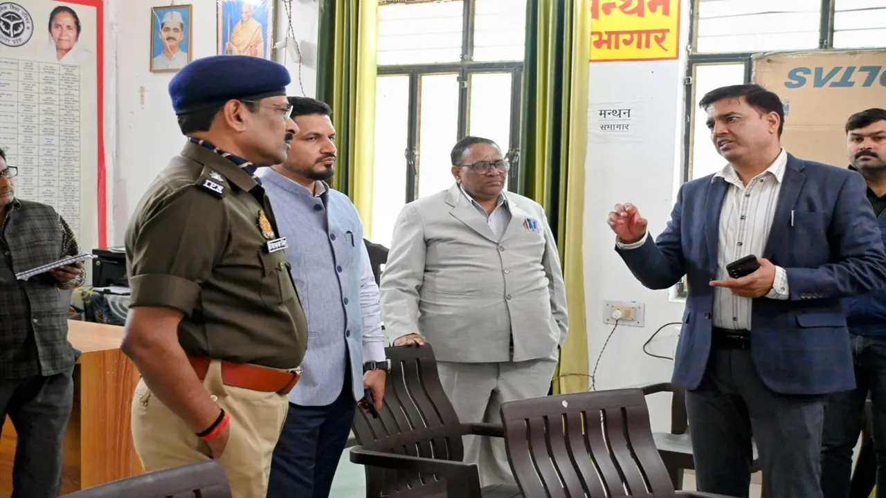 UP Board Exam 2025: बाराबंकी में यूपी बोर्ड परीक्षा की तैयारियां जोरों पर, 18 संवेदनशील केंद्रों पर रहेगी विशेष नजर