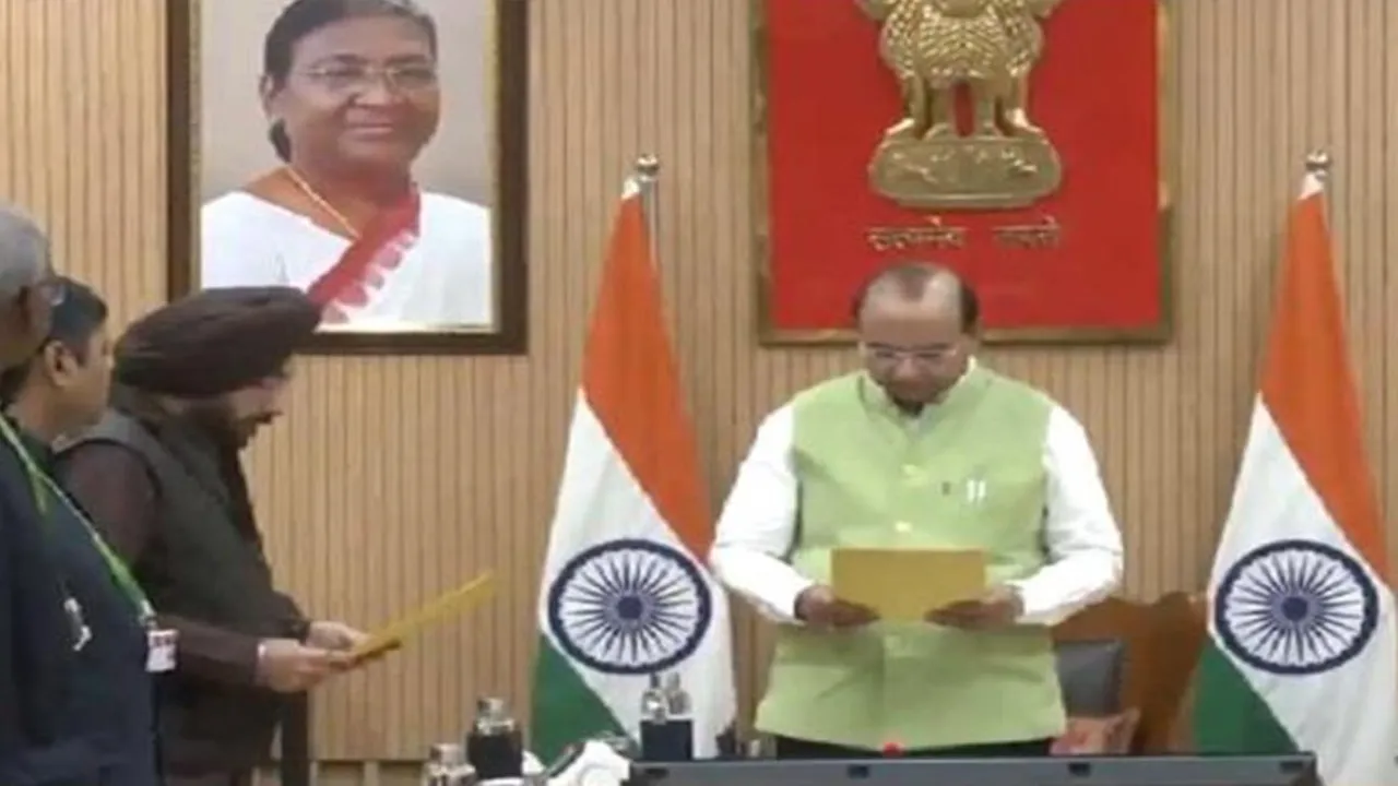 दिल्ली की आठवीं विधानसभा का पहला सत्र शुरू, प्रोटेम स्पीकर बने अरविंदर सिंह लवली