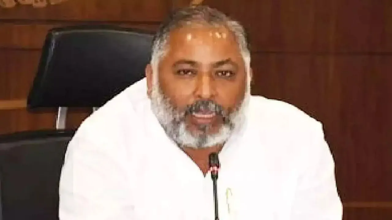 UP में 12,325 बसें हो रहीं संचालित, गांवों को जोड़ने के लिए 1540 मार्गों का निर्धारण: दयाशंकर सिंह