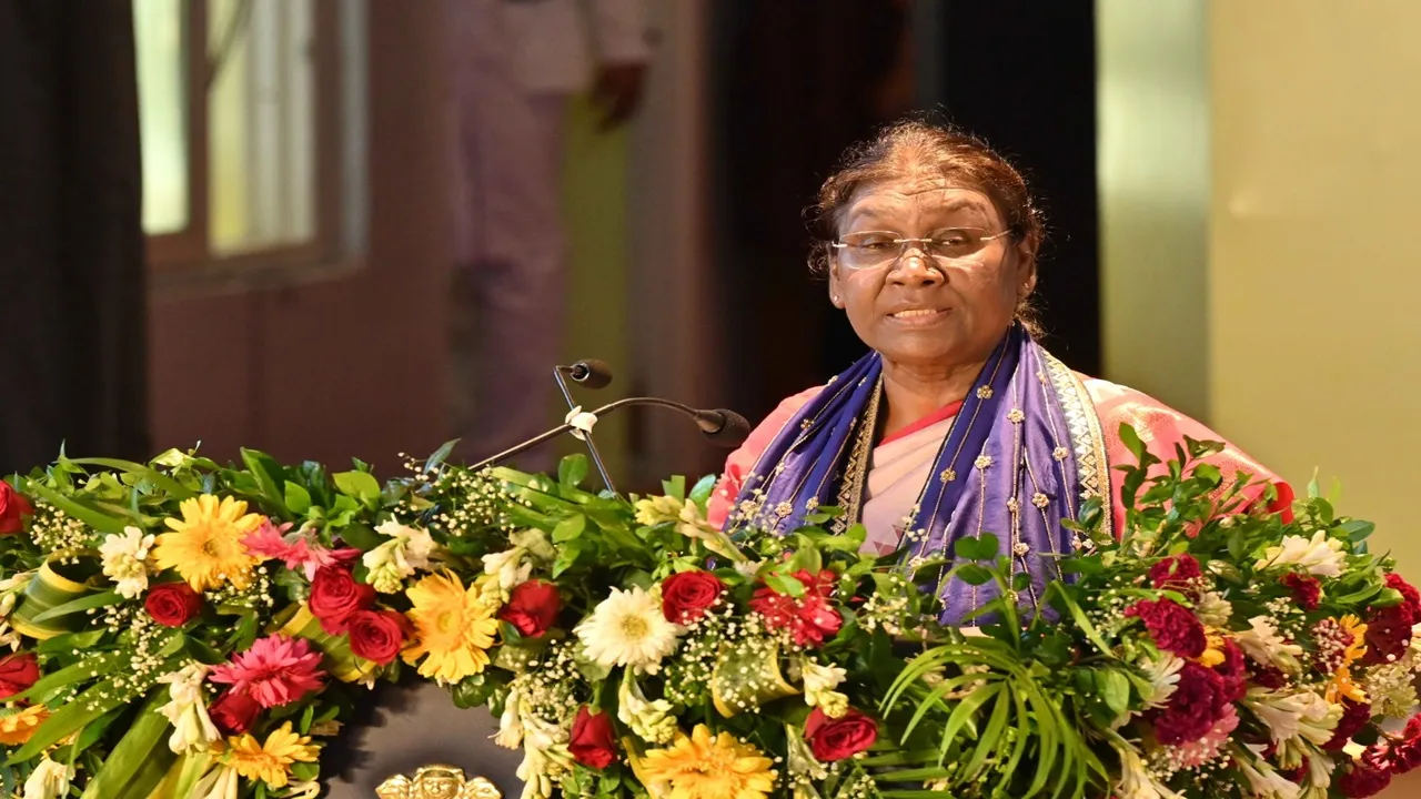  गुजरात: एनएफएसयू के दीक्षांत समारोह में बोलीं राष्ट्रपति मुर्मू- किसी भी न्याय प्रणाली को तभी सशक्त माना जाएगा जब वह वास्तव में समावेशी हो