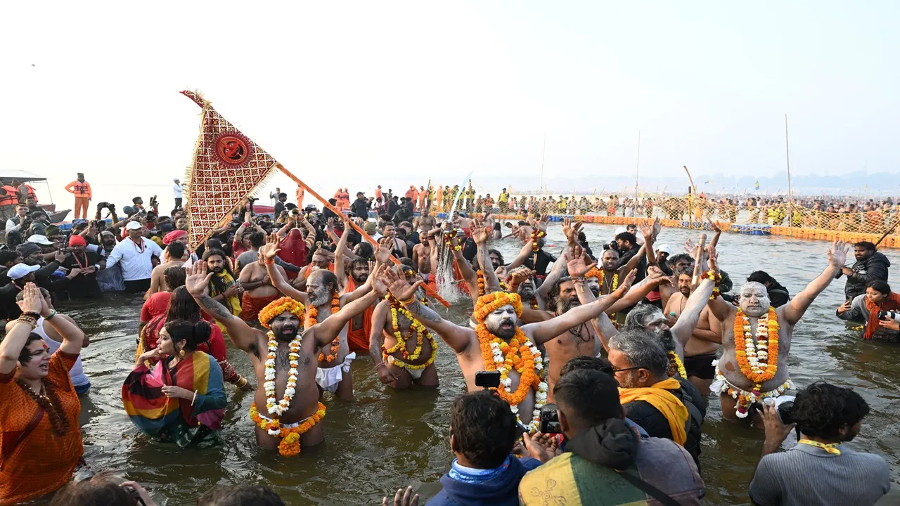 महाकुंभ में बसंत पंचमी पर तीन अखाड़ों का 'अमृत स्नान' खत्म, जानिए अबतक कितने श्रद्धालुओं ने लगाई आस्था की डुबकी 